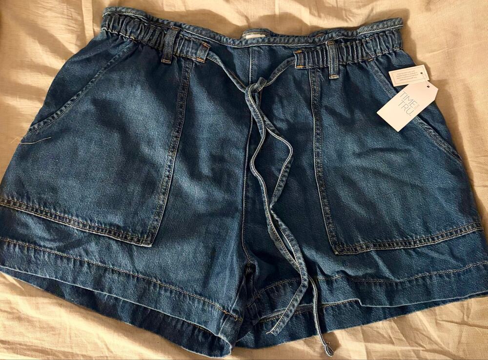 Time and Tru denim drapey utility shorts - medium wash XL